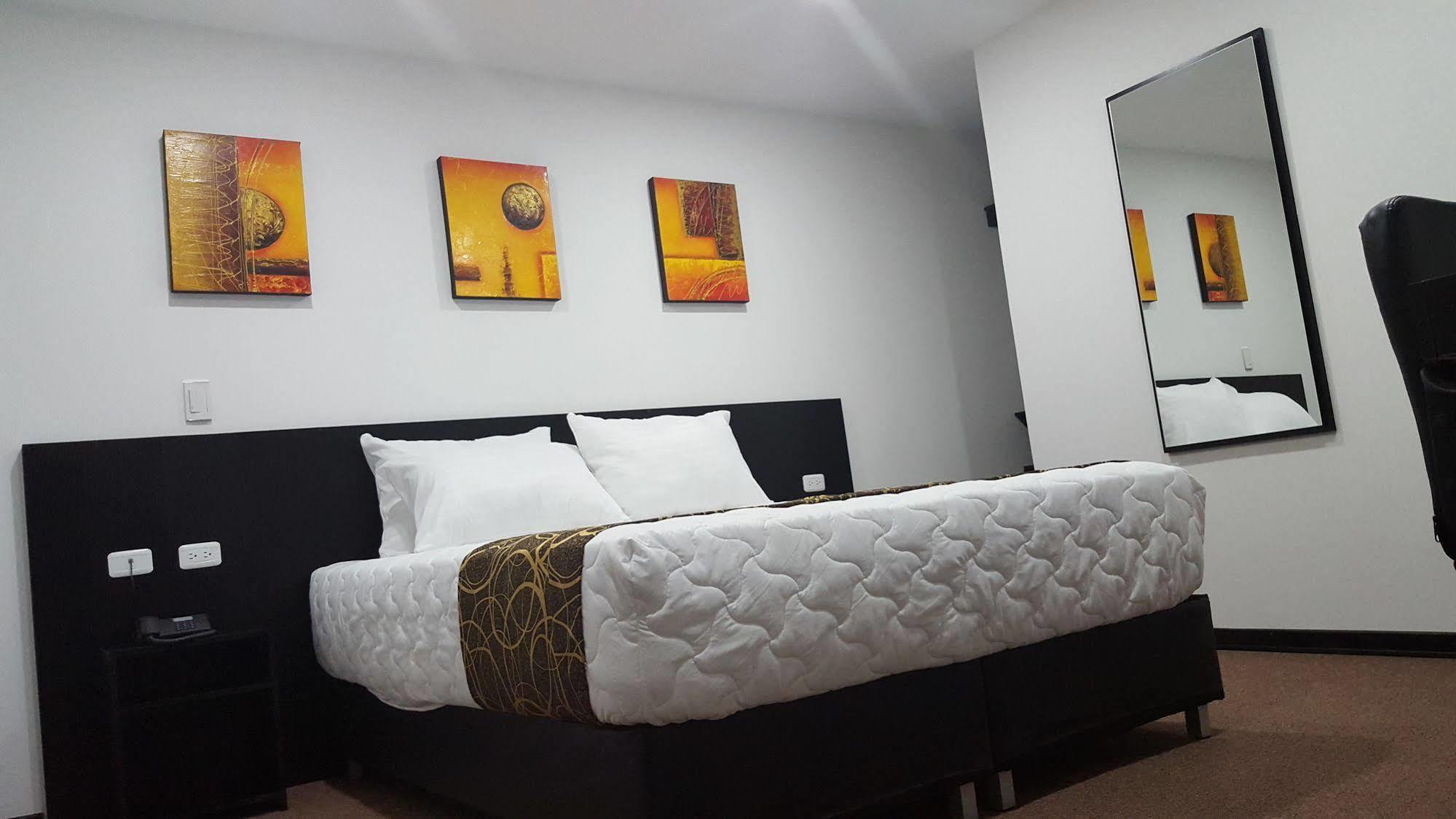 Ayenda 1063 Golden Hotel Bogota Bagian luar foto