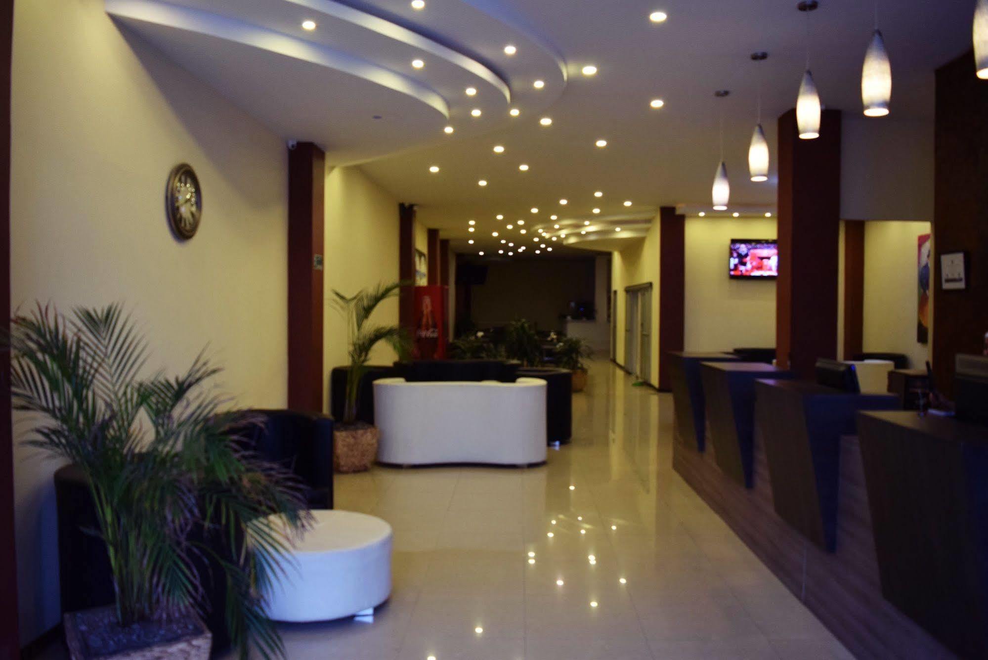 Ayenda 1063 Golden Hotel Bogota Bagian luar foto