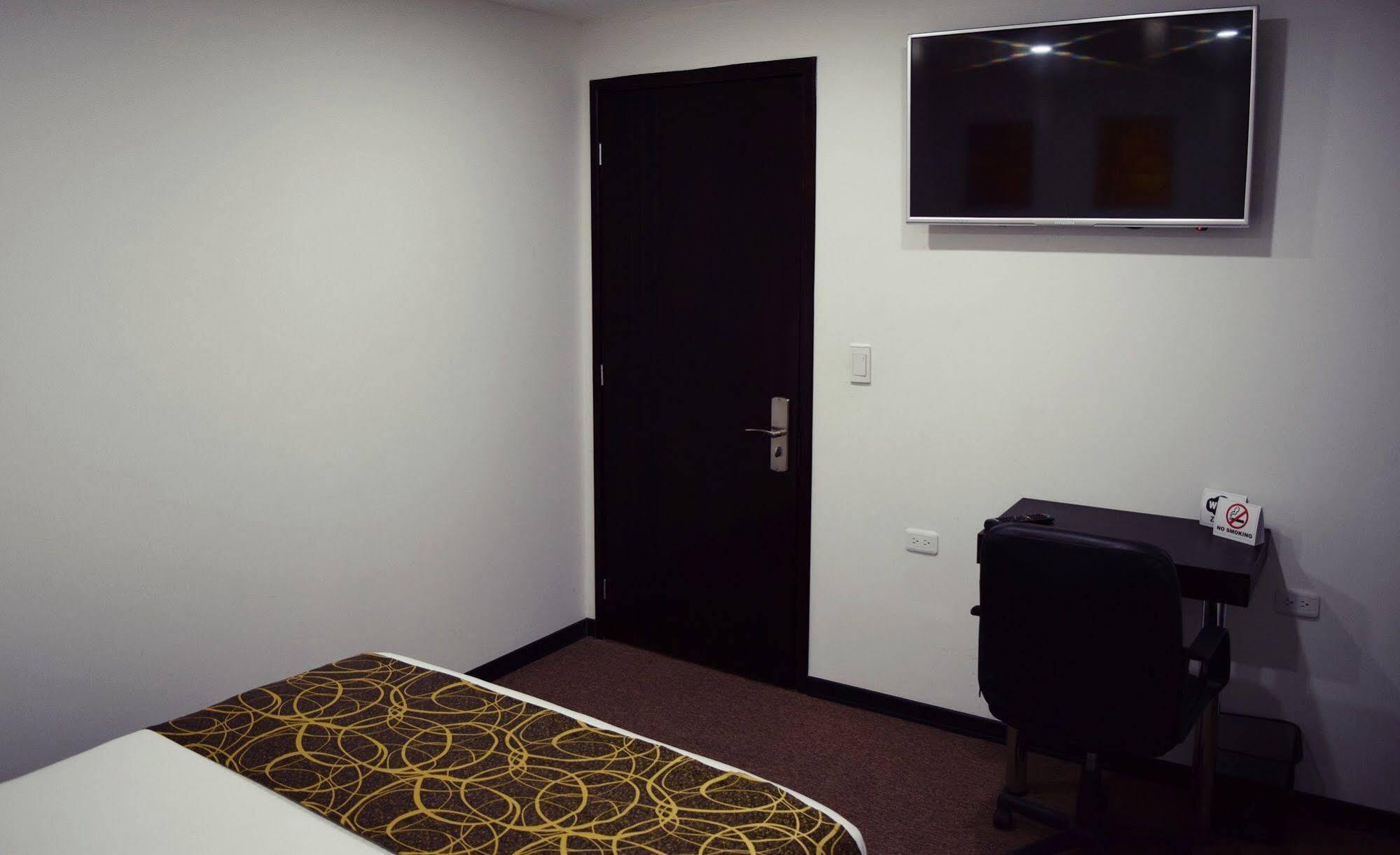 Ayenda 1063 Golden Hotel Bogota Bagian luar foto